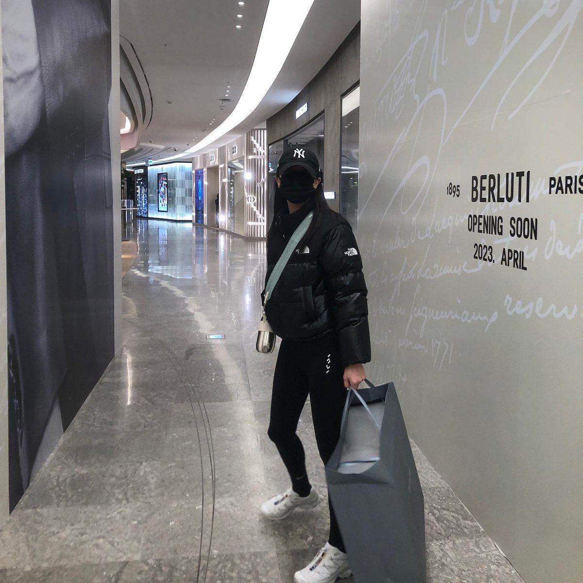 yejiinp's tweet photo. Truthly, i can't see what's in front of me.. https://t.co/ShmywB4vaF