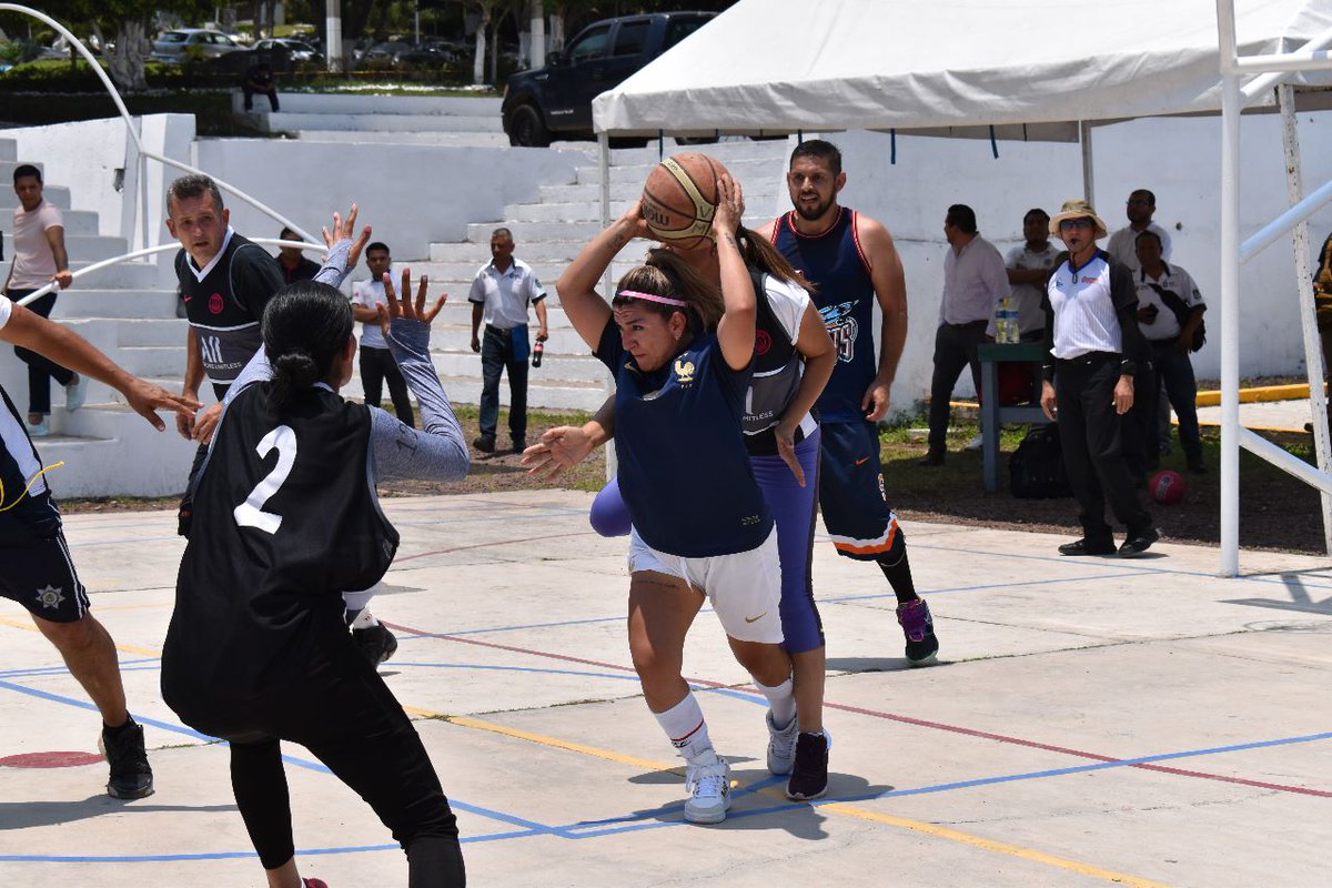 vinculacionssp's tweet image. Fomentar acciones para la promoción del trabajo en equipo y sano esparcimiento en la función pública es importante para el Gobierno del Ing. @CuitlahuacGJ, por ello, en la @SP_Veracruz a través de la Dirección General de Vinculación Institucional (1/3)