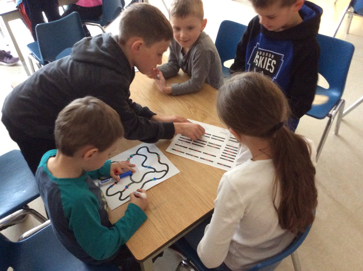 RegierReport's tweet photo. Teaching our Kindergarten buddies how to code Ozobots and the Dash and Dot robots! @SeaforthPublic @yourschools https://t.co/ZCaHDsUowm