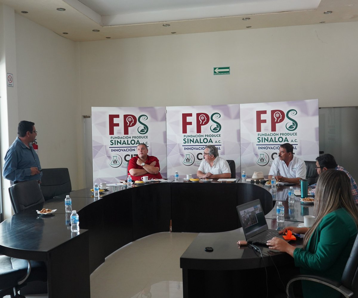 ProduceSinaloa's tweet photo. Reunión de Alta Dirección con el Nuevo Consejo de FPS. Se contó con la presencia del Presidente Ejecutivo de FPS, el Ing. Marte Vega Román. Acompañado del Presidente Zona Norte, el Ing. Enrique Heras, EL Presidente del Consejo  Zona Centro, el Ing. German Medina. https://t.co/co2jtUrOMR