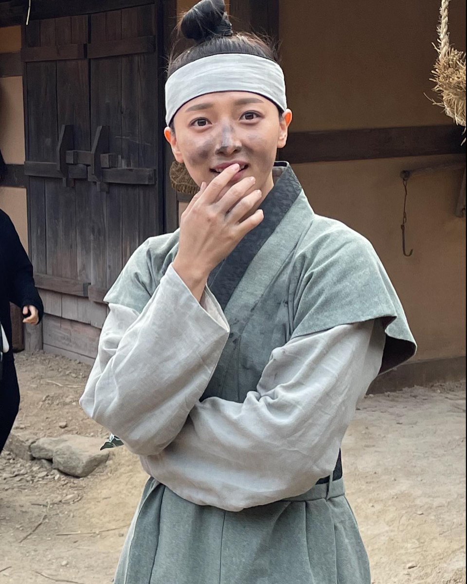 yejiinp's tweet photo. Don't ask me about my soiled face, we did some experiment with the crazy Kom Mongjin 🤷🏻‍♀️

Ahh, i miss Jaeyi Assi🥺 https://t.co/2dPFmk1QL9