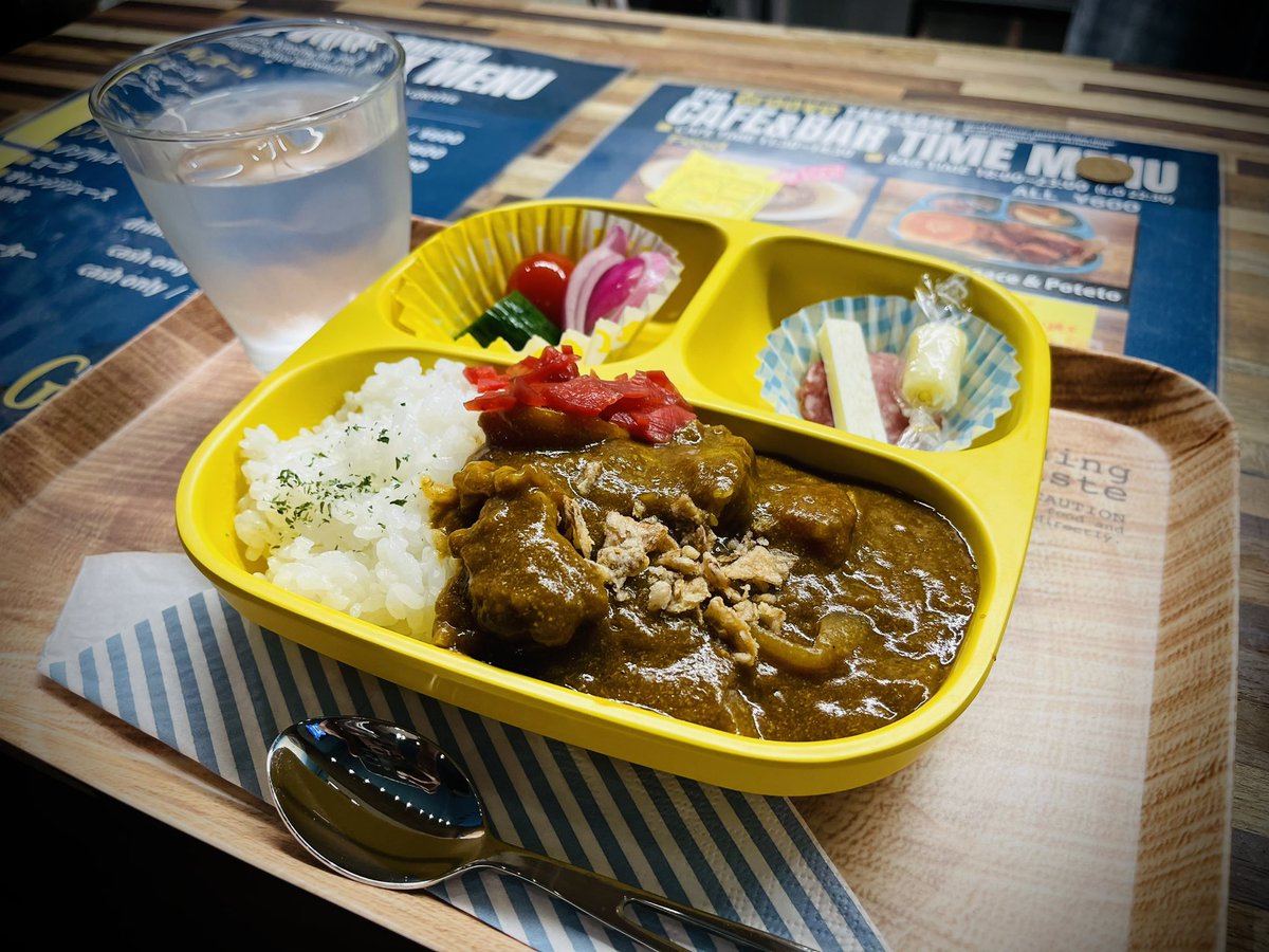 iwasakiyuuki's tweet photo. 上州弾語組合
3rd TUESDAY vol.9
満員御礼感謝感激、
MC長い人やビールこぼす人が居たけど総じて最高だったんではないでしょうか。たっちゃんカレーLOVE。
Layla歌ったの高校の時以来かも笑。
6.17(土)ツアーワンマンあるからGrooveまた来てね🔥
#上州弾語組合
#3rdTUESDAY
#茂木洋晃
#16号
#Rumi https://t.co/wIVsU8ZORr