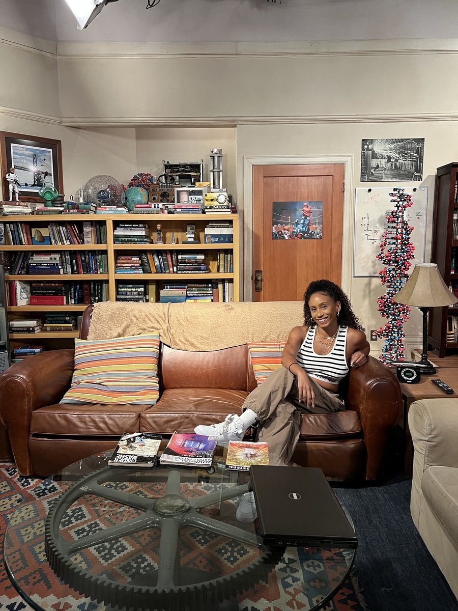 A L E T A tweet media