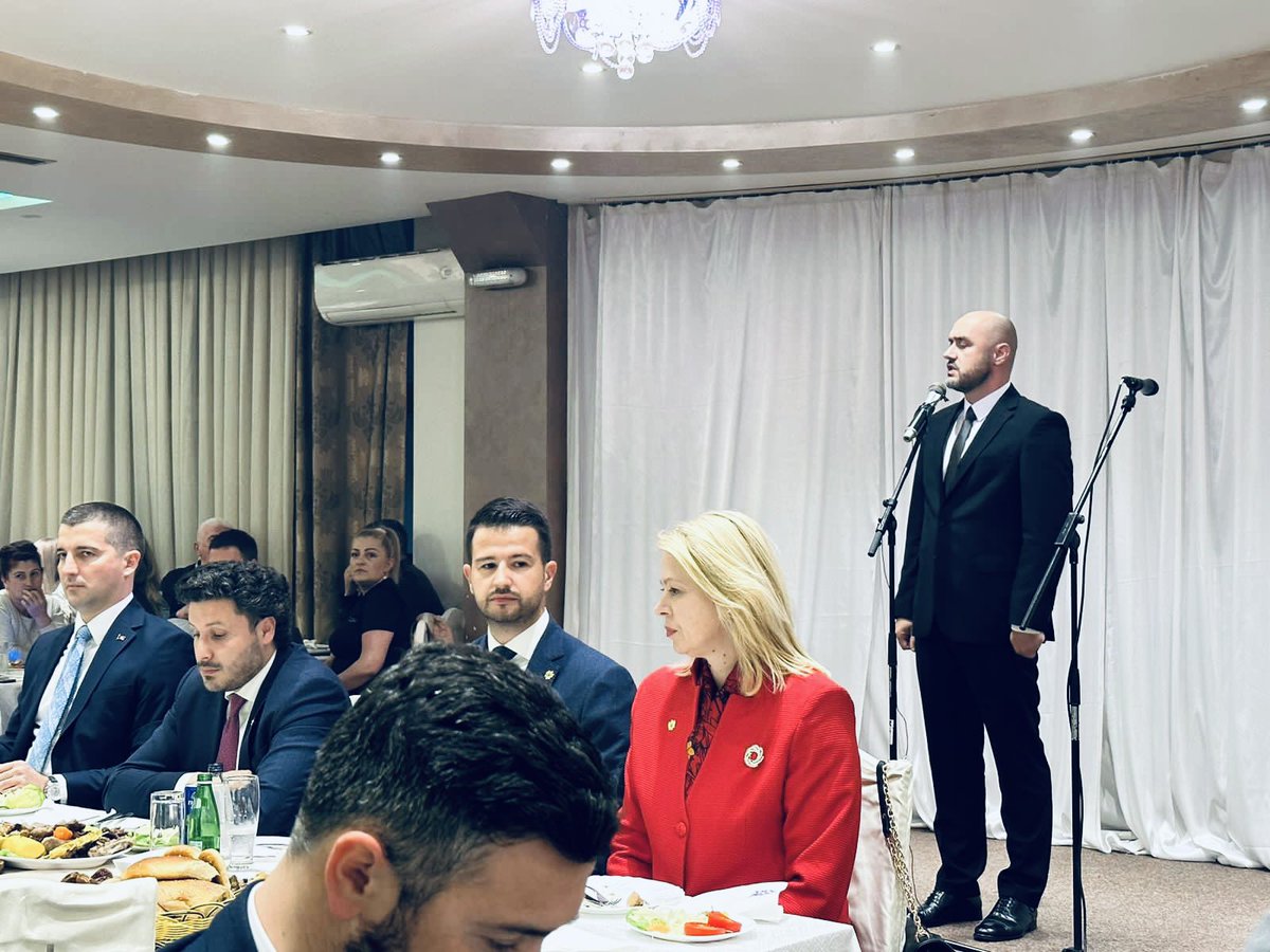 SeidHadzic's tweet photo. #SPP

🟢Ovaj iftar u ovom sastavu ima posebnu težinu i predstavlja izuzetnu kulturno civilizacijsku poruku. https://t.co/TCUZFT77wB