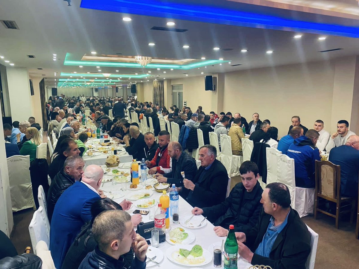 SeidHadzic's tweet photo. #SPP
☑️Zato je naša obaveza ali i čast da jednim ovakvim susretom pokažemo i potvrdimo naše vrijednosti kao i kvalitet  jer imamo kapaciteta da sa svim različitostima se krećemo zajedno ka uspjehu. https://t.co/4KRXe2LYbk