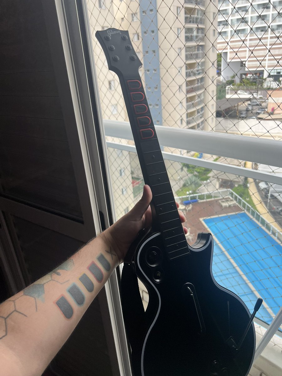 kadubackup's tweet photo. New guitar arrived today!! Thanks so much @afaelr 
- Mechanical Frets
- All red buttons
- Detachable Cable https://t.co/Df3ZMmTL5n