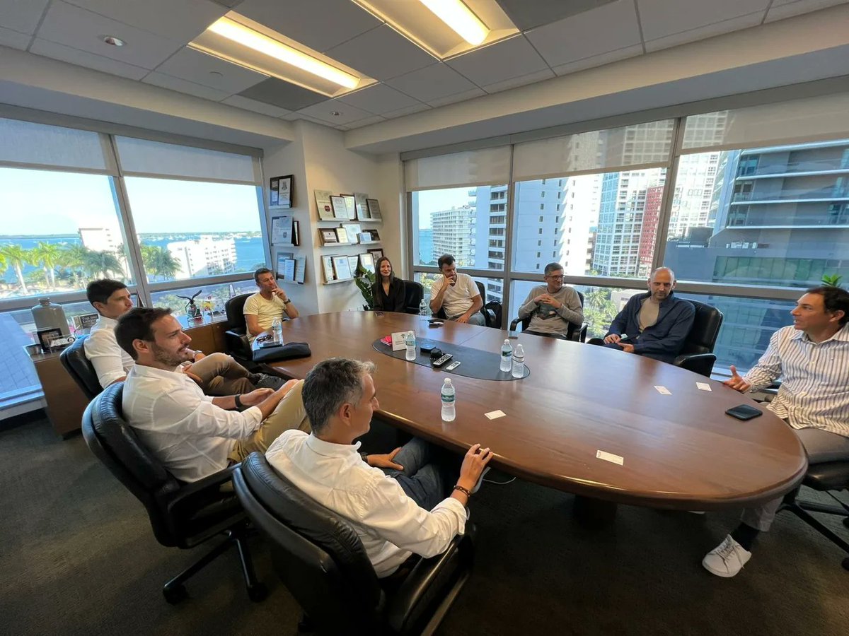Day 2 | #MisiónMiami

😉Seguimos compartiendo momentos de vinculación y aprendizaje junto a la comunidad global. 👏
🌐Vinculandonos con grandes ecosistemas empresariales de todo el mundo.