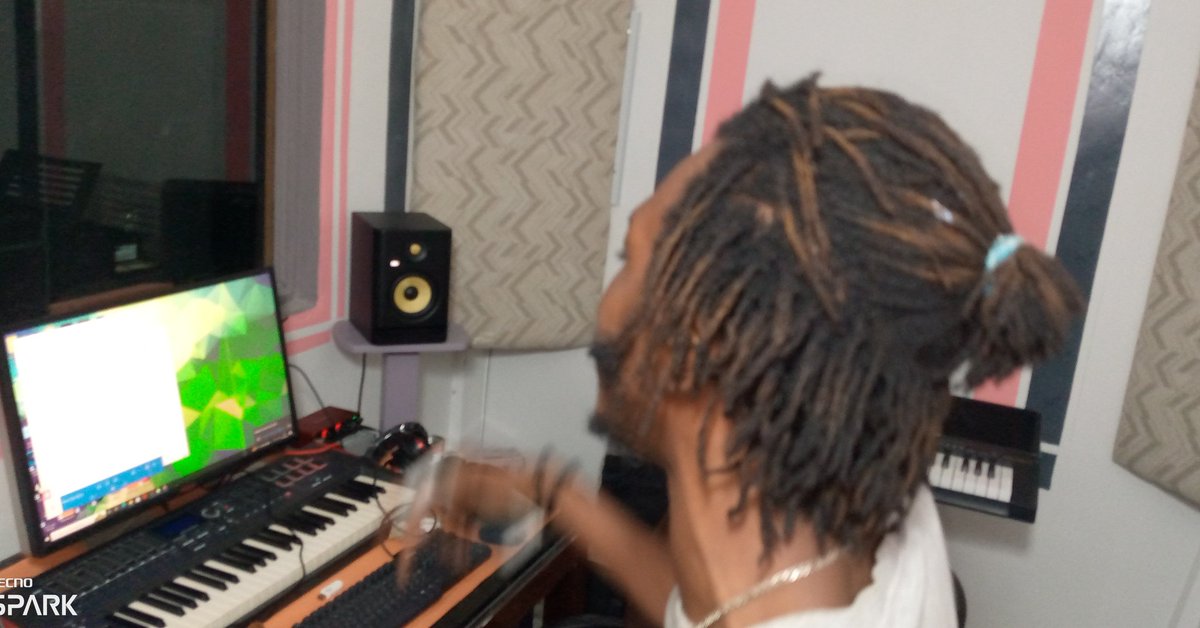 chelrhu's tweet photo. PICCOLO el loco 
The flow of the capital 
Studio time https://t.co/EnHe5Kem4H