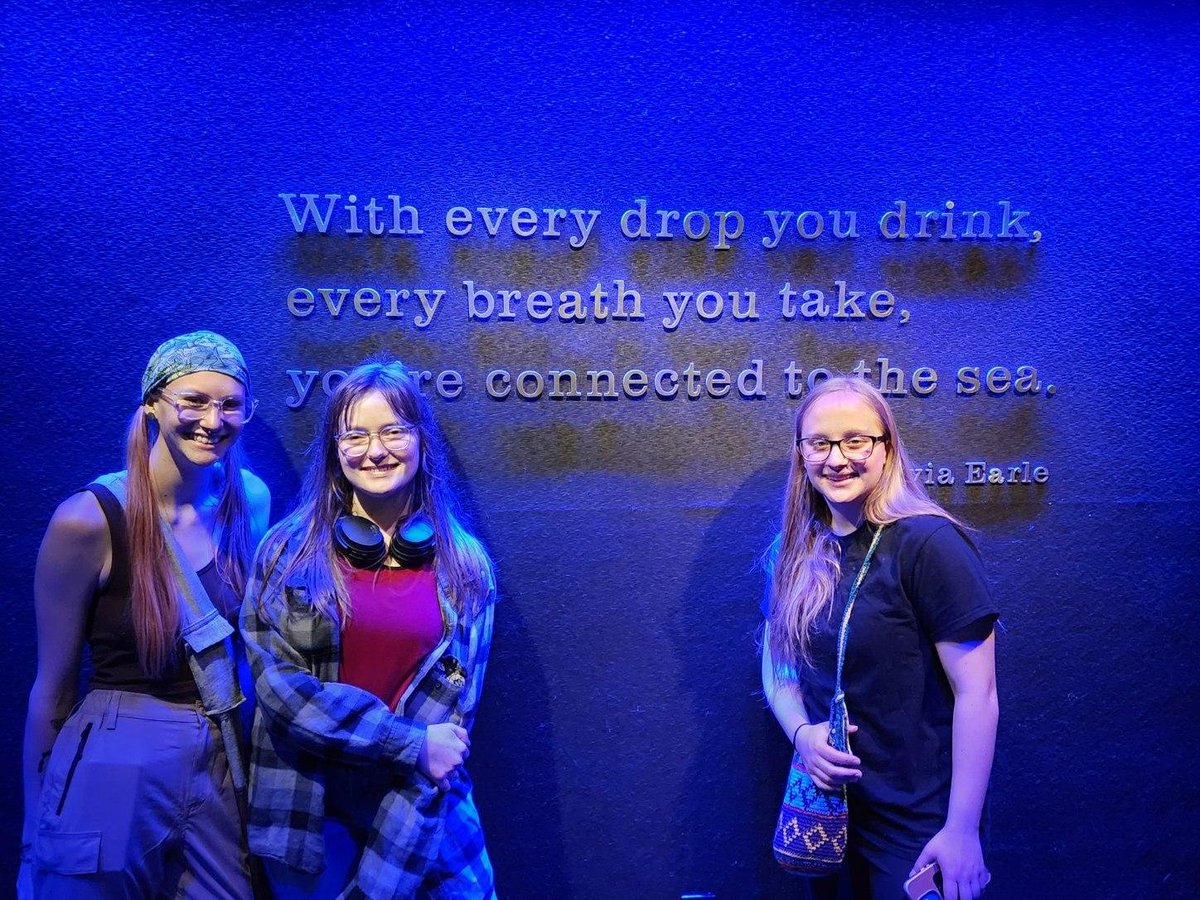 LHU_Biology's tweet photo. Road trip, biology club style!! We visited the National aquarium in Baltimore on Sunday! Its a beautiful and awe-inspiring world!! Wish you came, right? Thanks for driving use Dr. Spooner. https://t.co/eBc29blcz4