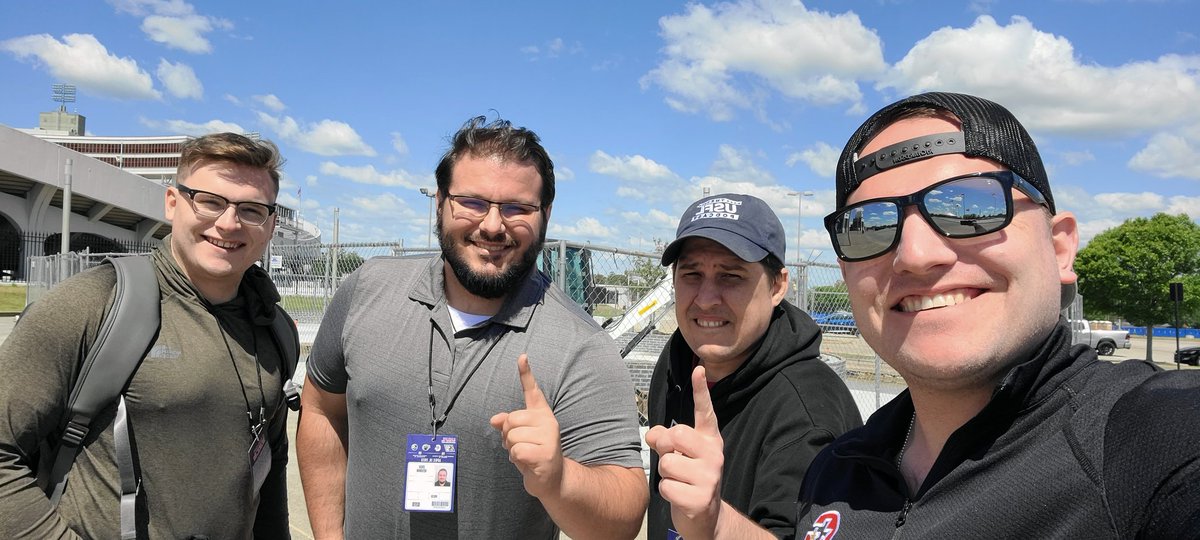 AceUFM's tweet photo. A big high point of the weekend was that @pawdonmytake1 and I got to hang out with @ZachKeilman and @TheRefSays of the @USFLPodcast during the Gamblers v Panthers game! Solid dudes that Im glad we share this community with! #USFL #USFLNetwork 🤝 #USFLPodcast https://t.co/4SyHygGJSr