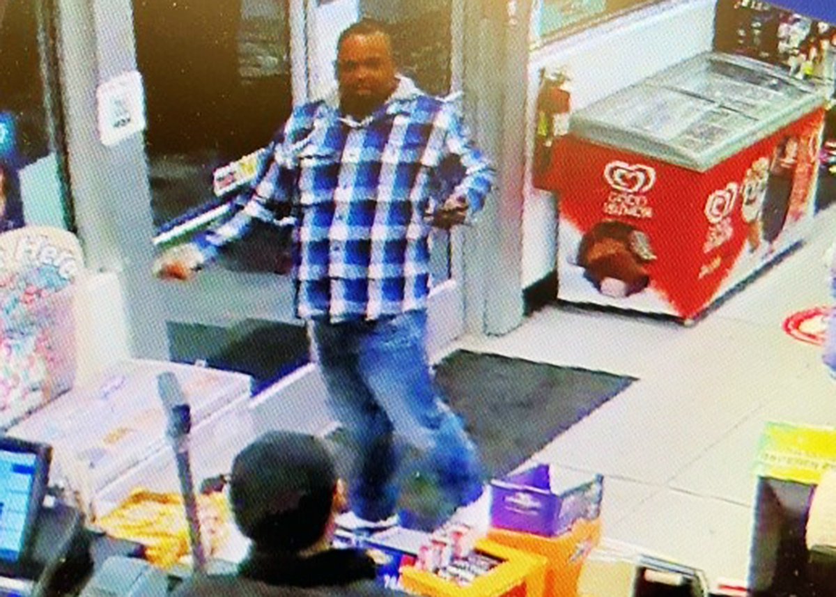 LyndaCohen's tweet photo. RECOGNIZE THIS MAN? State Police looking for assault suspect ... https://t.co/x6SAu7jqmC @AtlanticCity911 @911__ICE via @BreakingAC https://t.co/mGfP5sSE27