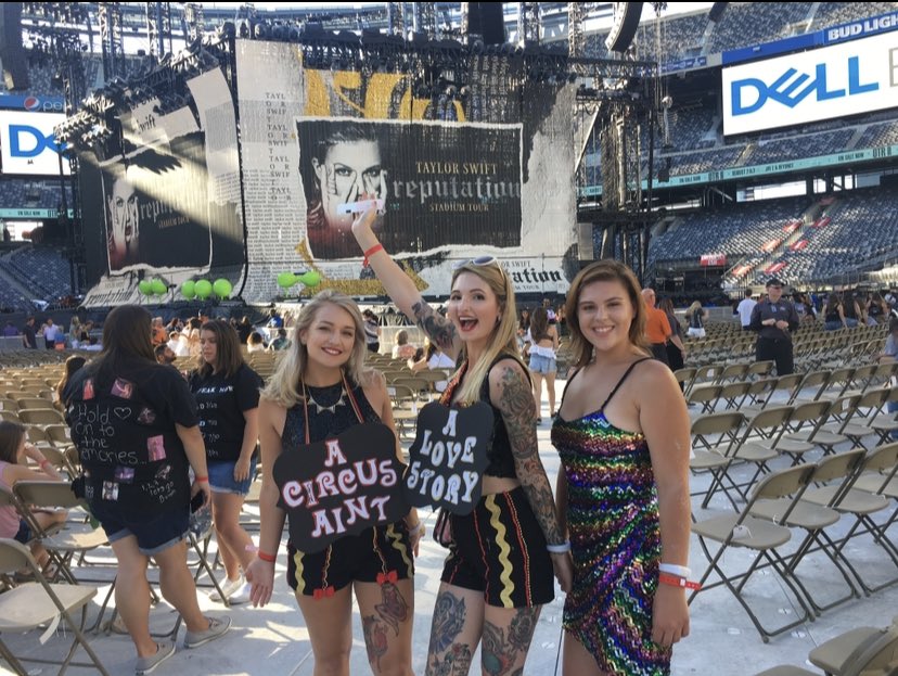 starlight____13's tweet photo. That’s a real fucking legacy ✨

Speak Now / Red / 1989 / Reputation Tours 💖 https://t.co/G7E6PrrHMl