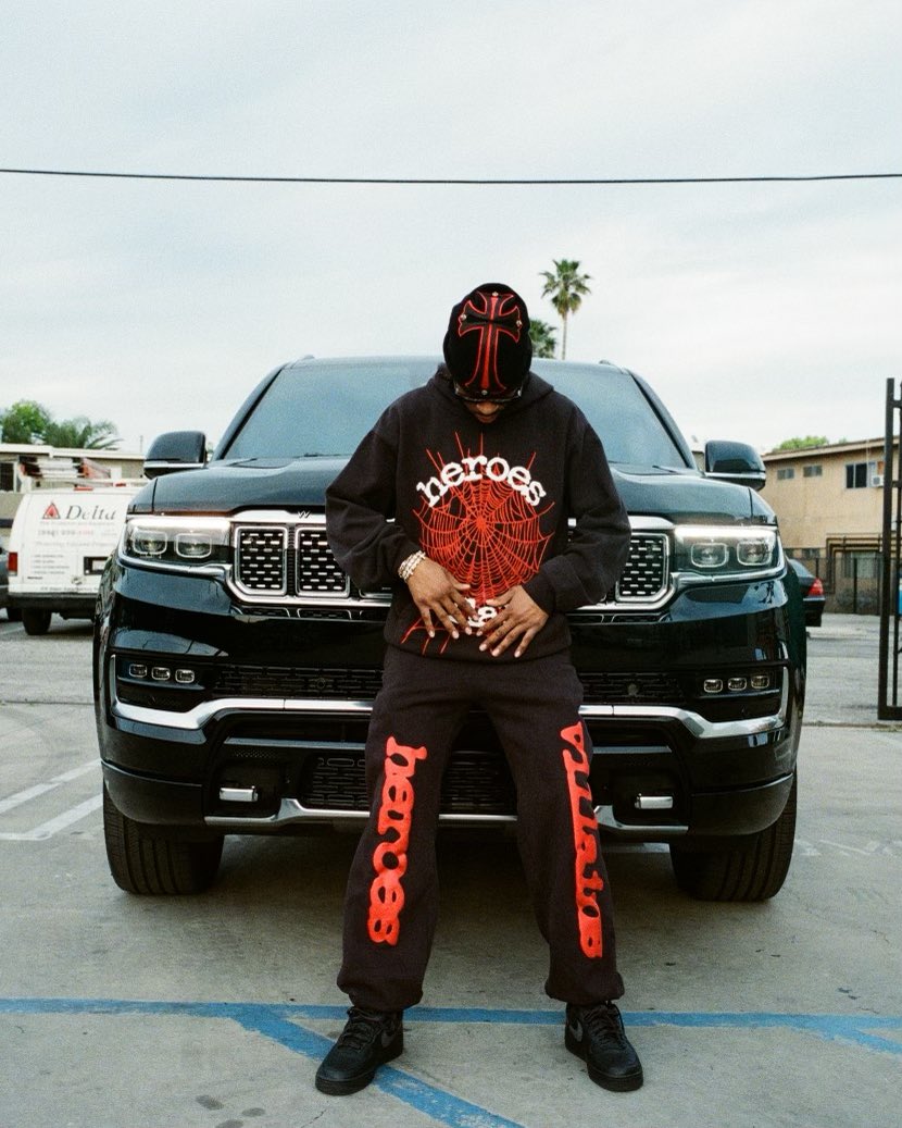 MetroBoomin's tweet photo. HEROES &amp; VILLAINS POP UP NOW🤝🏾 https://t.co/6VbLw1yNus
