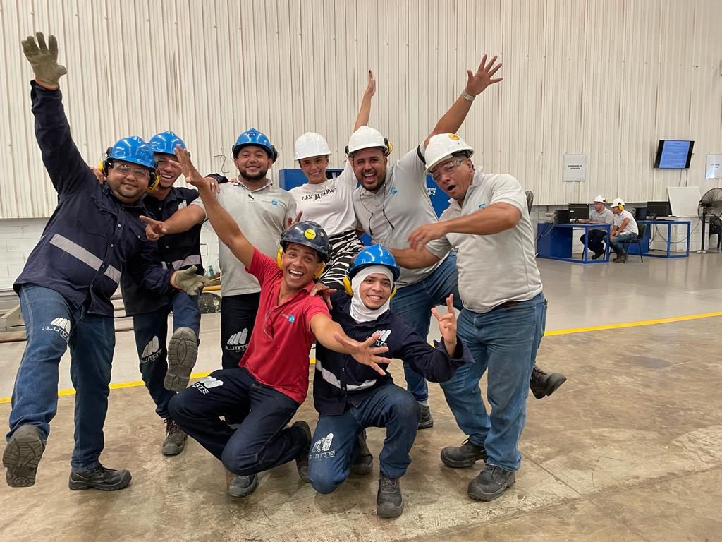 nataliadcastrog's tweet photo. @ChrisDaes @ESWindows @TecnoglassSA @FunTecnoglass Muy feliz y orgullosa de ser parte de la familia @TecnoglassSA , ¡trabajando con todo el corazón con un equipo increíble! @FunTecnoglass https://t.co/yEmAqmYcHu
