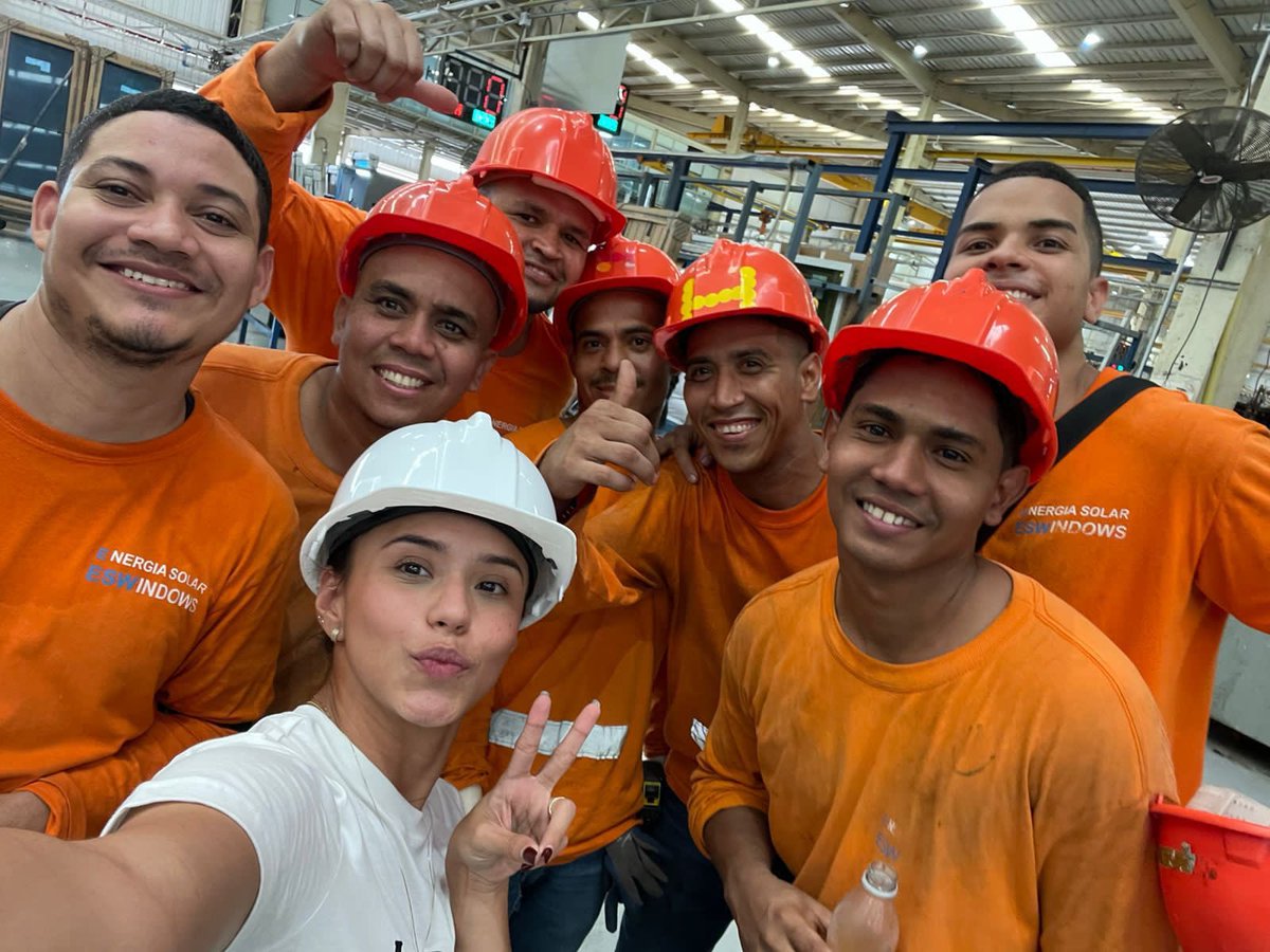 nataliadcastrog's tweet photo. @ChrisDaes @ESWindows @TecnoglassSA @FunTecnoglass Muy feliz y orgullosa de ser parte de la familia @TecnoglassSA , ¡trabajando con todo el corazón con un equipo increíble! @FunTecnoglass https://t.co/yEmAqmYcHu