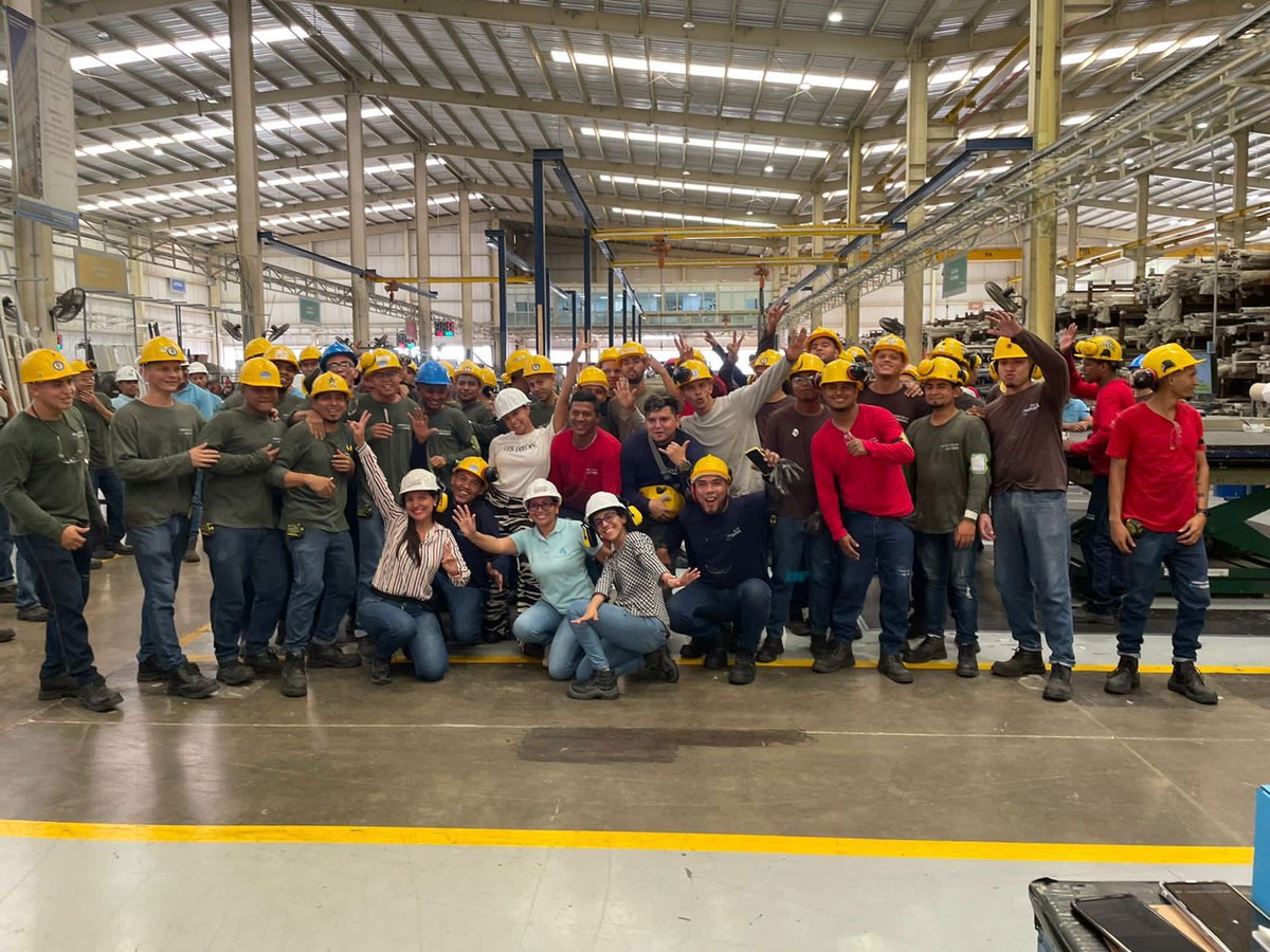 nataliadcastrog's tweet photo. @ChrisDaes @ESWindows @TecnoglassSA @FunTecnoglass Muy feliz y orgullosa de ser parte de la familia @TecnoglassSA , ¡trabajando con todo el corazón con un equipo increíble! @FunTecnoglass https://t.co/yEmAqmYcHu