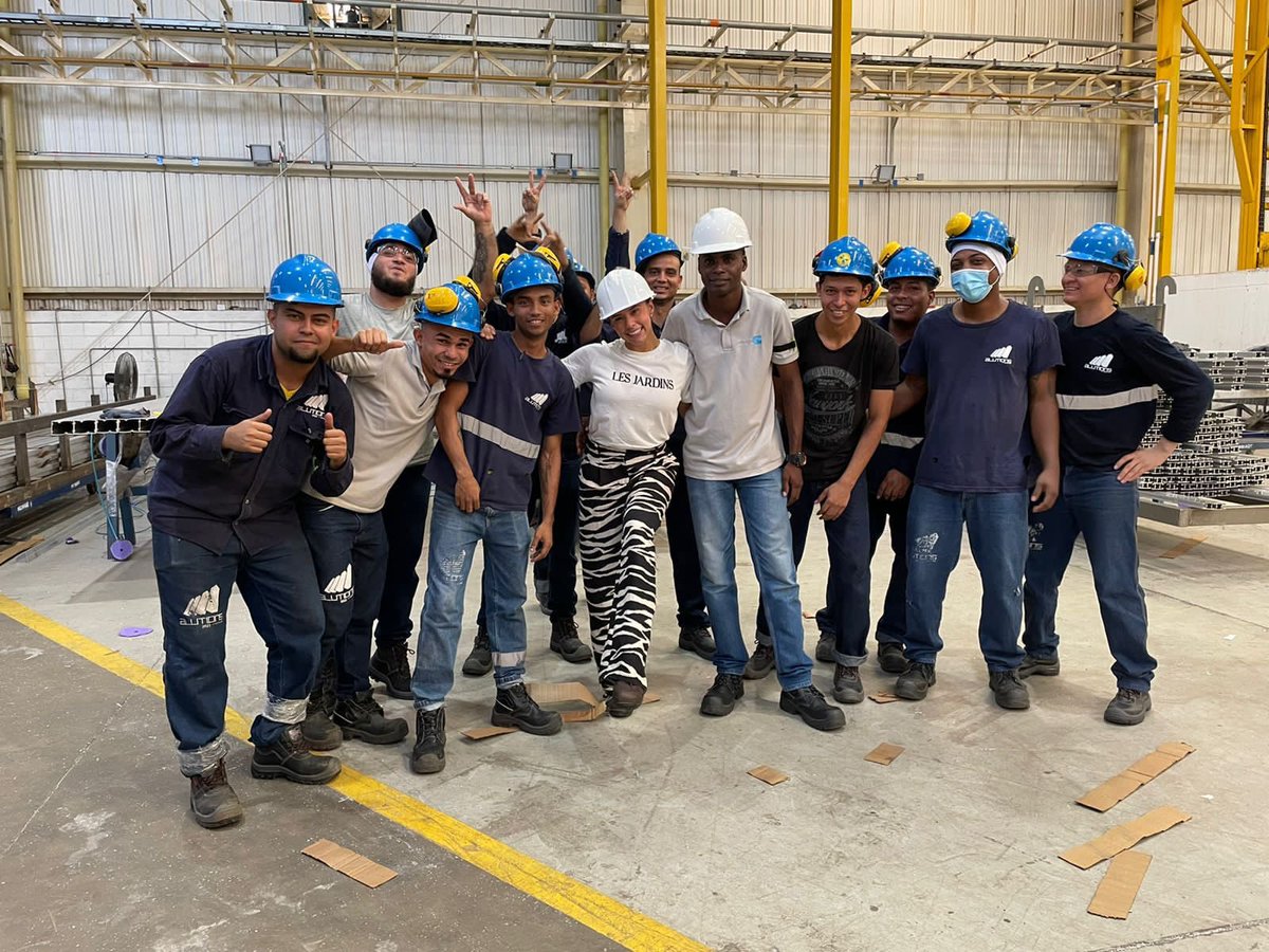 nataliadcastrog's tweet photo. @ChrisDaes @ESWindows @TecnoglassSA @FunTecnoglass Muy feliz y orgullosa de ser parte de la familia @TecnoglassSA , ¡trabajando con todo el corazón con un equipo increíble! @FunTecnoglass https://t.co/yEmAqmYcHu