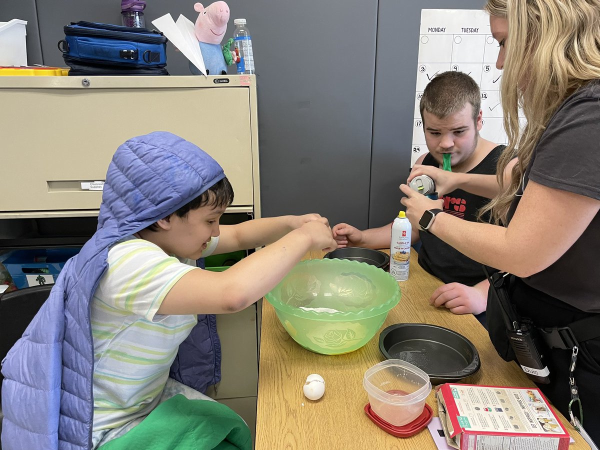MrsDuic's tweet photo. What is one of the #Gains2crew’s favourite activities?! Baking, of course! 🎂 @MissSanford674 @JohnCampbellPS https://t.co/U3bOCIjqaX