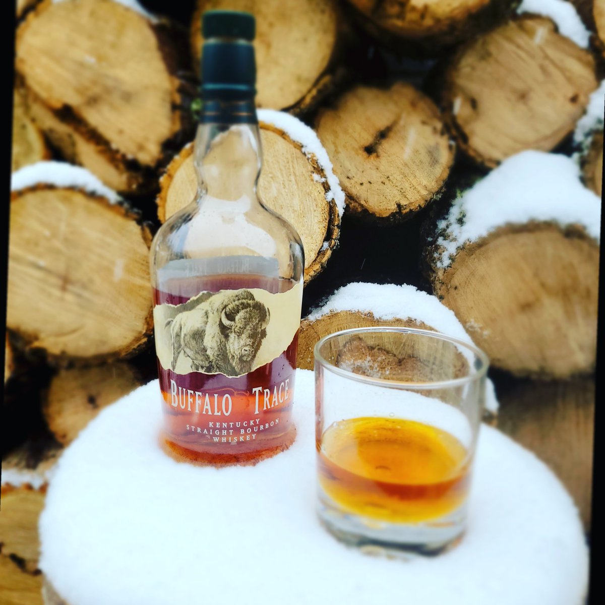 Simpkins_EDC's tweet photo. @BowTiedHH Buffalo Trace.  My go to weekender lol. https://t.co/BSy1BTIp8W