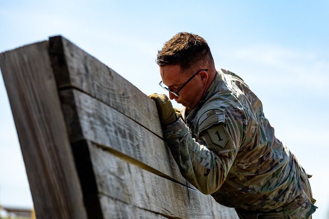 FightingFirst's tweet image. Our #BigRedOne Soldiers take on day 2 of the Best Squad Competition. They’re in it to win it! 💪😤 #fightingfirst 

@USArmy | @FORSCOM | @iii_corps | @1abct1id | @1stCAB1ID