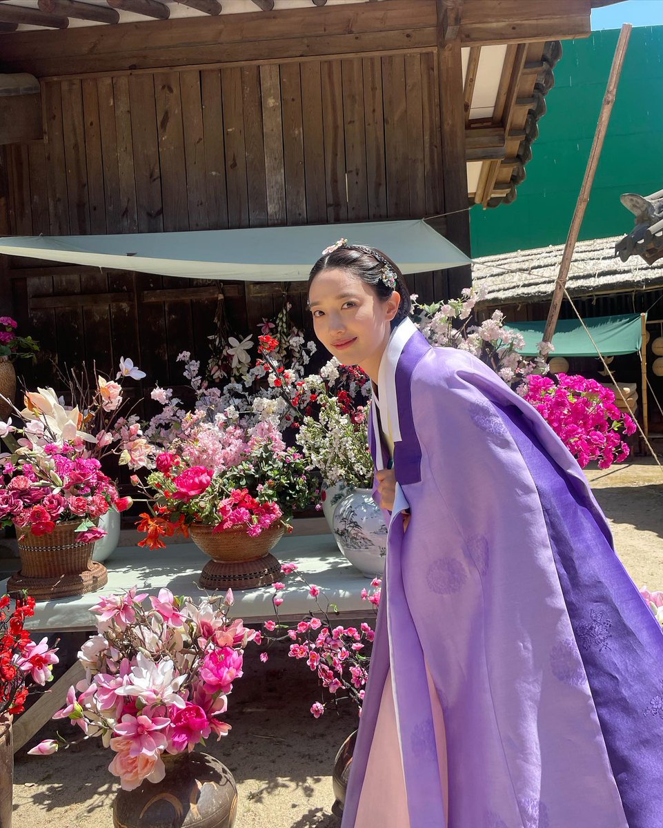yejiinp's tweet photo. The day when Garam dressed as a woman. How does it look like? https://t.co/Ix4q1EndS4