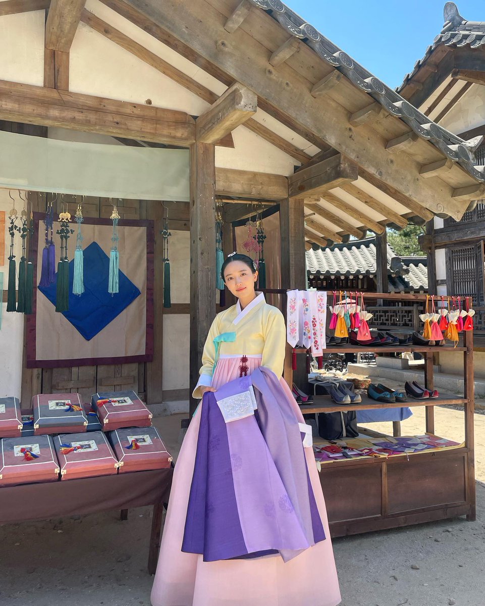 yejiinp's tweet photo. The day when Garam dressed as a woman. How does it look like? https://t.co/Ix4q1EndS4