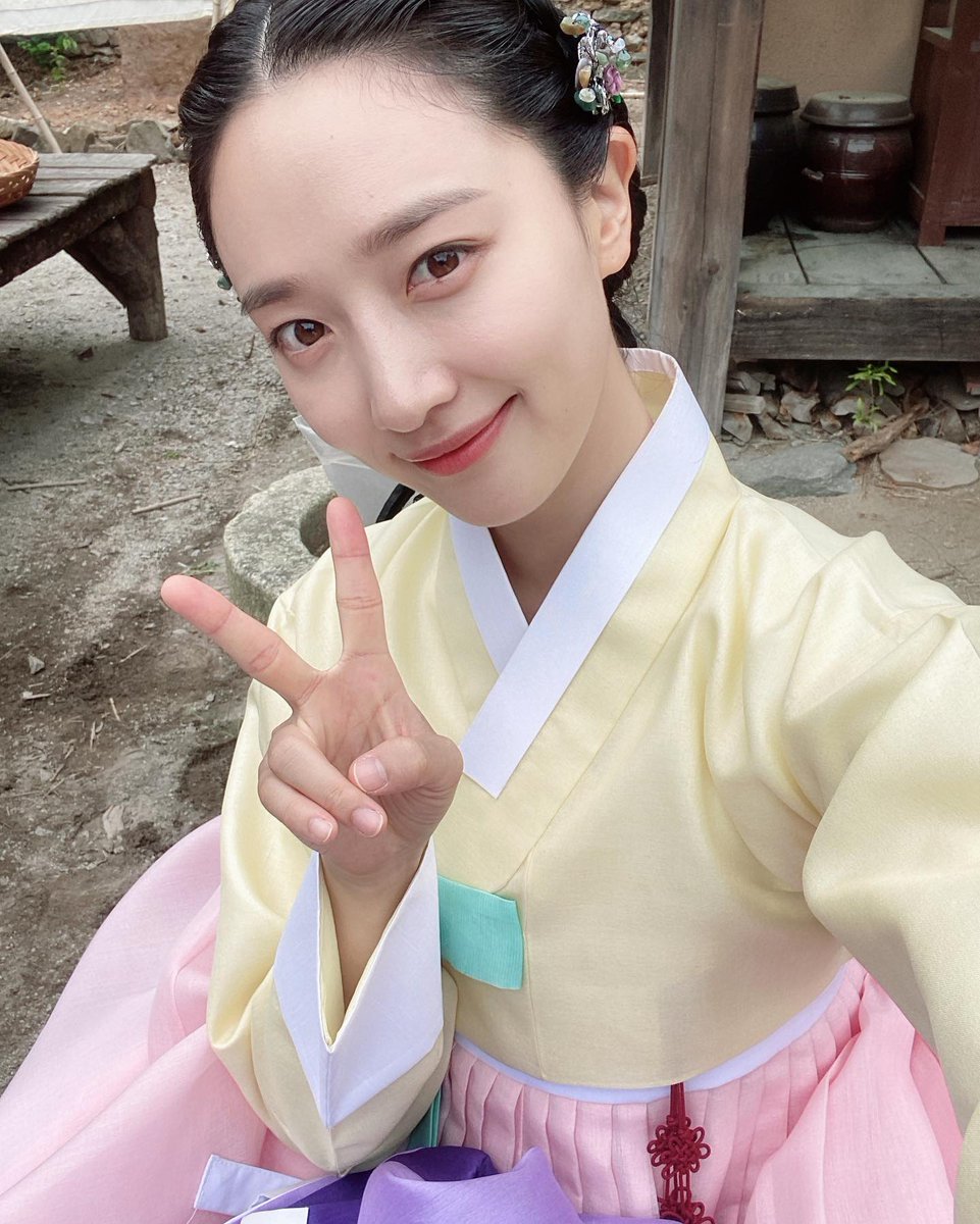 yejiinp's tweet photo. The day when Garam dressed as a woman. How does it look like? https://t.co/Ix4q1EndS4
