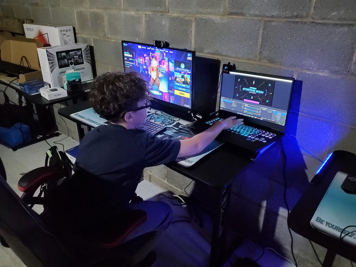 TruBeastMode31's tweet photo. Video editing and streaming today with some of the @beast_push Youth Leadership Team members! We're locked in! 
#gobeastmode #TheBEASTFam https://t.co/vlePLBbn5d