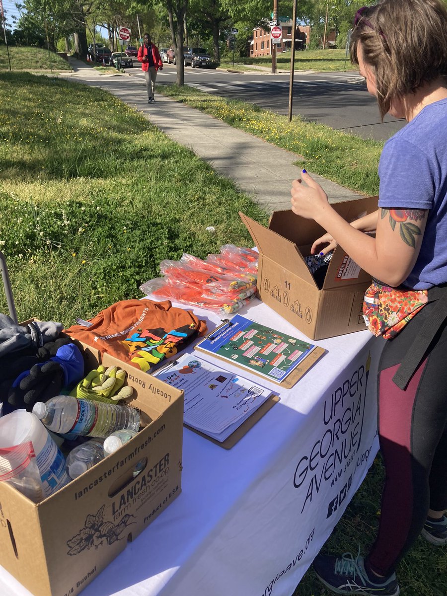 UpperGeorgiaAve's tweet image. Thanks to #ANC4B for organizing these #SpringBreak cleanups and to everyone who came out for ours (esp @ErinPalmerDC and @kevingilliganDC)! We picked up 16 bags of trash. 

More coming up in the next few days, including tomorrow w/ @MainStTakoma! 

RSVP at rebrand.ly/cleanups