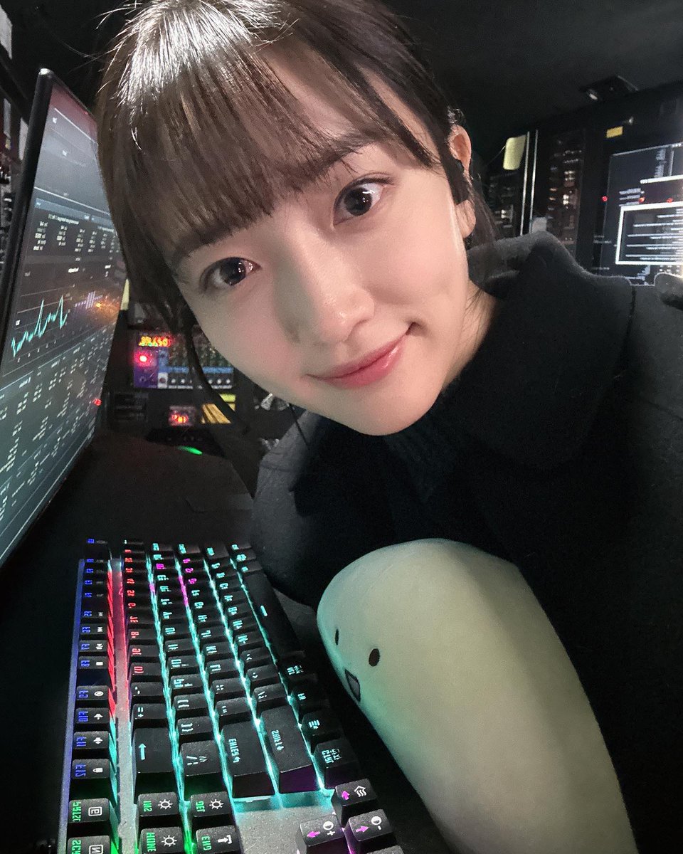 yejiinp's tweet photo. Goeun and her weird oppadeul. https://t.co/vgbheod4RU