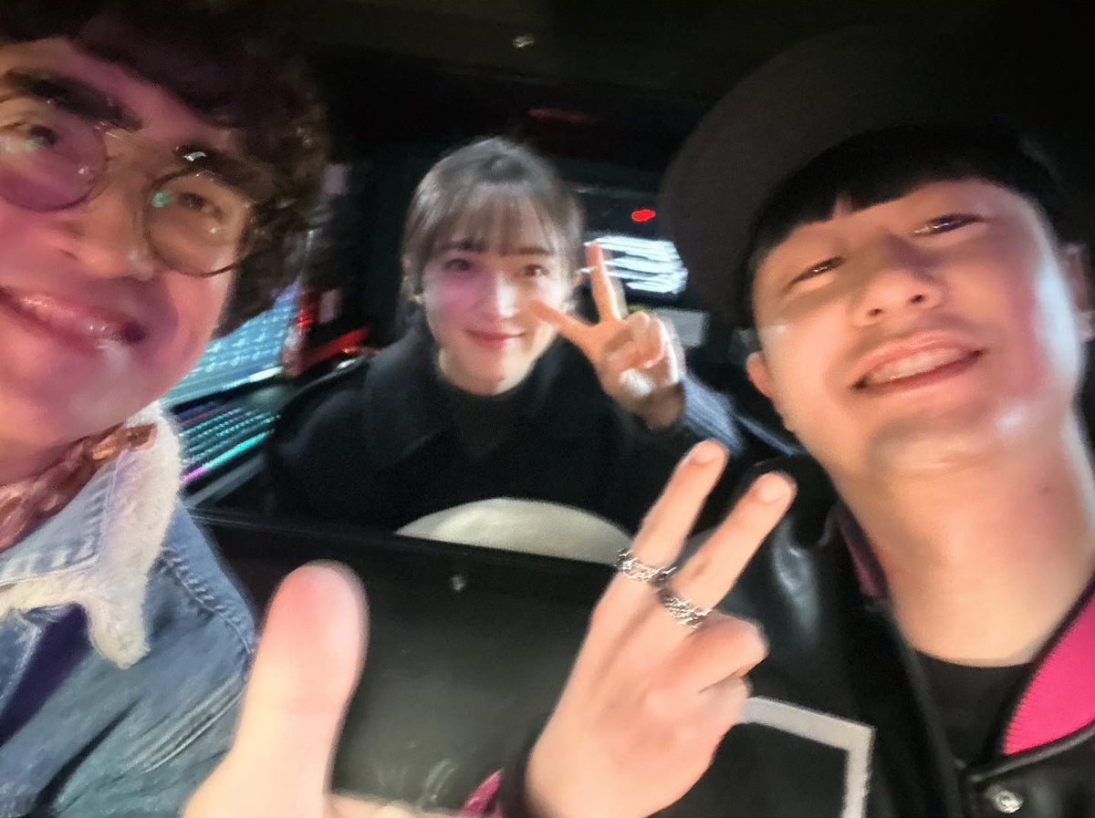 yejiinp's tweet photo. Goeun and her weird oppadeul. https://t.co/vgbheod4RU