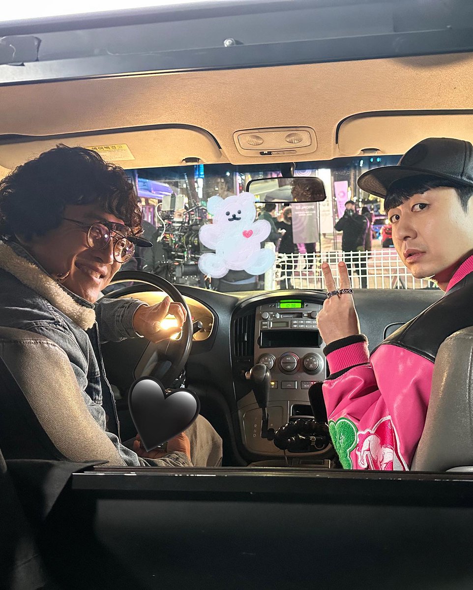 yejiinp's tweet photo. Goeun and her weird oppadeul. https://t.co/vgbheod4RU