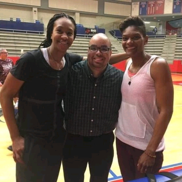 mytimepodcast's tweet photo. Dominique Wilford - Lead Launch | Its My Time Podcast #153
How do you support what you love with a job you didn't know was available?
Tune in to learn how Coach Wilford became a basketball leader from age 18 to present day.
https://t.co/U3ghvWYv5P
#imtp #sportstalk2319 #bball https://t.co/ChlgefsYjY