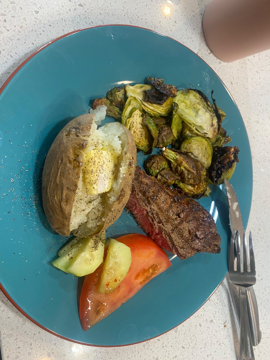redvelvetsully's tweet photo. i 🤍 baked potatoes https://t.co/85uFA30q2E