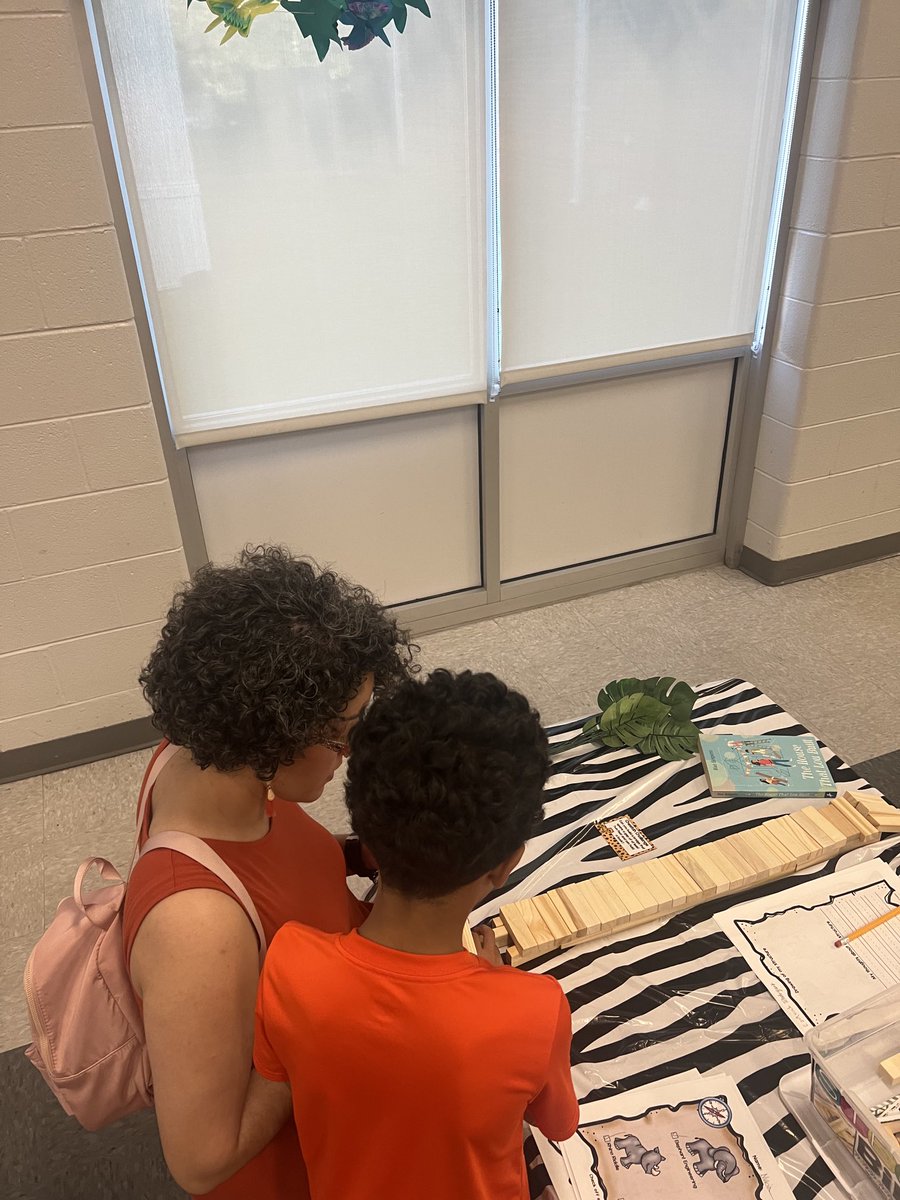 OHarold74's tweet photo. Look at the Tabb Elementary Tigers having fun at the EL Family Engagement Night! There is about to be a STEM challenge! Better watch out the families are engaged in the jungle! Great job Heather and Rebecca! ⁦@YCSD⁩ ⁦@TabbElementary⁩ https://t.co/1Qv7lxPKxP