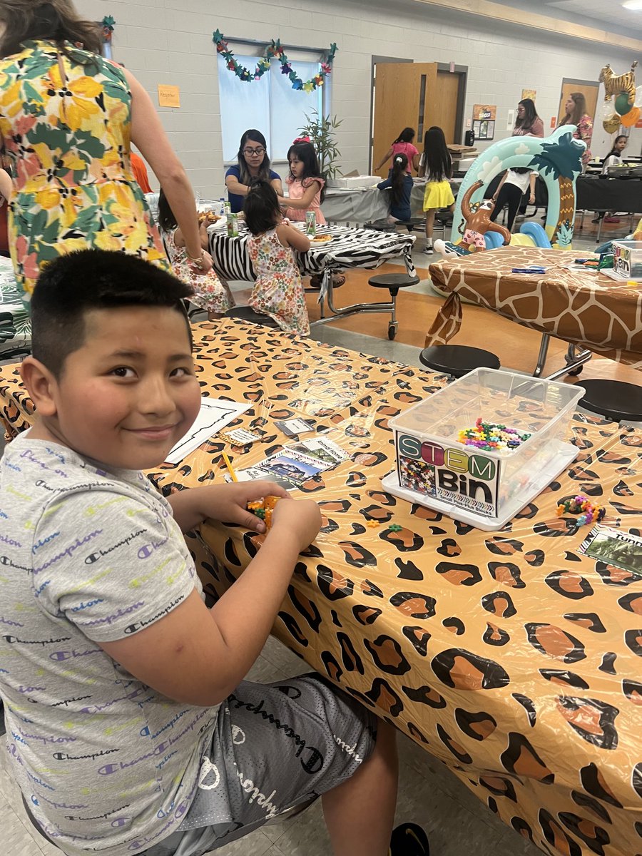 OHarold74's tweet photo. Look at the Tabb Elementary Tigers having fun at the EL Family Engagement Night! There is about to be a STEM challenge! Better watch out the families are engaged in the jungle! Great job Heather and Rebecca! ⁦@YCSD⁩ ⁦@TabbElementary⁩ https://t.co/1Qv7lxPKxP