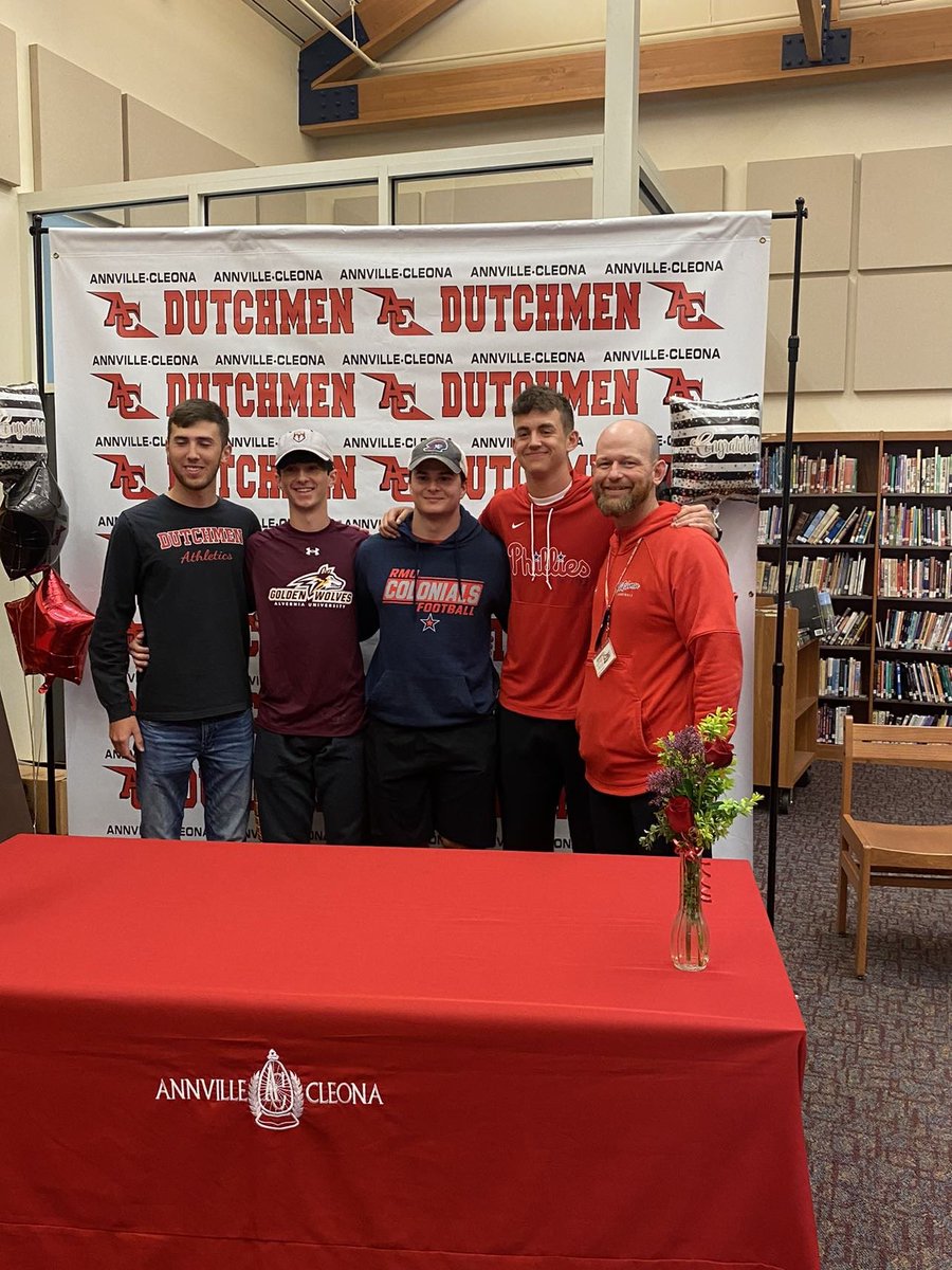 alex_long22's tweet photo. Officially signed! Cannot wait to begin my next chapter with @RMU_Football! @80sCane57 @CoachPlungasRMU @FlashTanski @theDariusDavis @rmurecruitsfb 🔴🔵 https://t.co/I0I4QuqQG0
