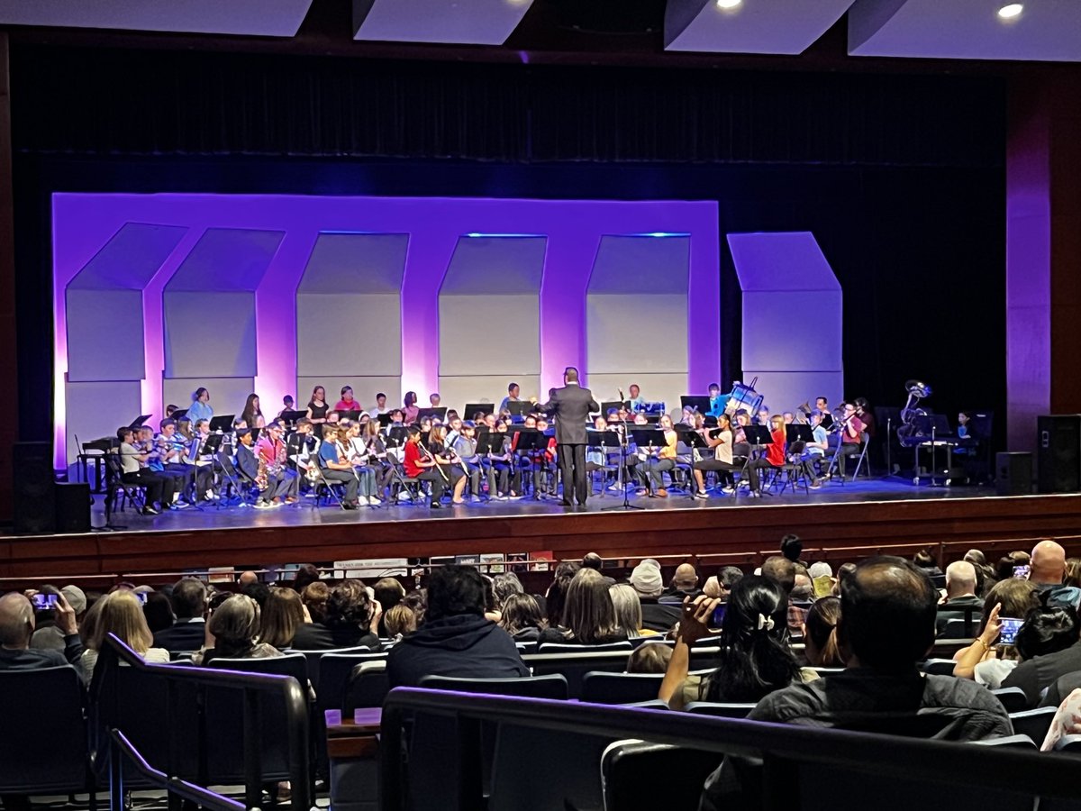 All Cherry Hill Elementary Band under the direction of Parry Barclay. ⁦@ChpsTweets⁩