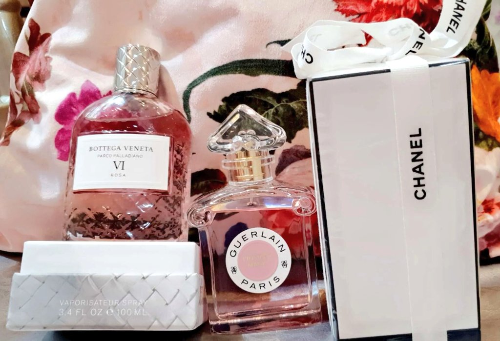 BanderJ's tweet image. يارب لك الحمد و لك الشكر .. 
أطعمت وسقيت وكفيت وأغنيت وهديت .. فلك الحمد 
على ماقضيت ولَكَ الشكر  على                 
ما أنعمت به وأعطيت ..
اللهم يامن أوجد فأبدع وأرشد  فأقنع وأعطى فأوسع .. يامن له الحمد في الأولى والآخرة اجعلنا أغنى خلقك بك وأفقر عبادك إليك
#رابطة_عشاق_العطور