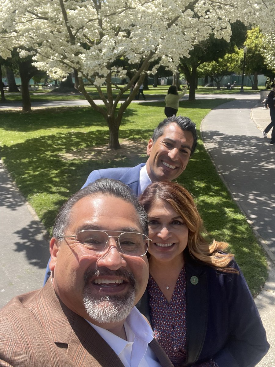 Enjoying the spring blooms with @AsmRobertRivas and @AsmJamesRamos