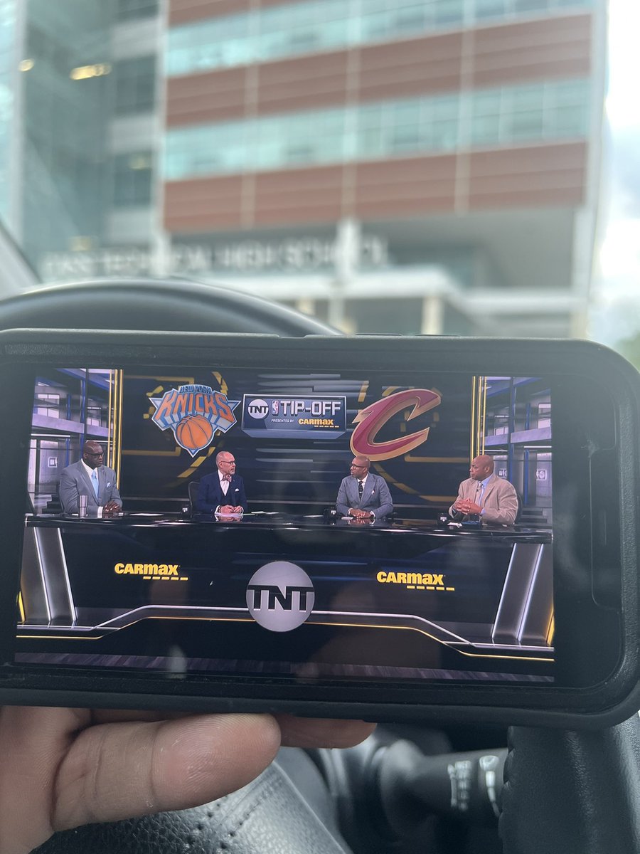 DrDetroitRadio's tweet photo. Watching Live TV via my @Xfinity #StreamApp while waiting on my kid to finish after school sports. 

#Xfinity #AD https://t.co/yIk7dQVqKB
