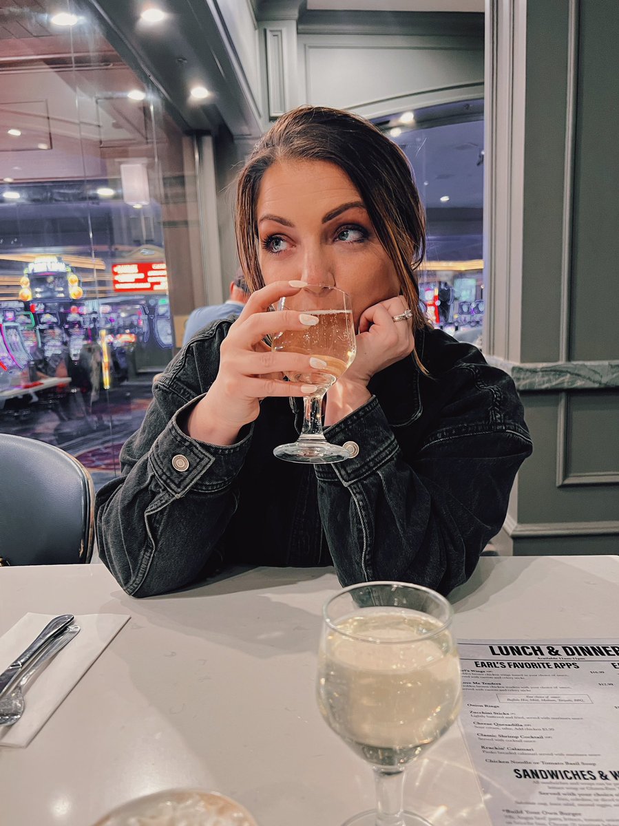 ImAlwaysDwight's tweet photo. An actual queen 🥵 https://t.co/2h64irQboV