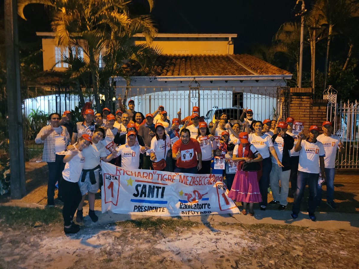 lunoemi91's tweet photo. @SantiPenap Se fueron a tiempo sin resolverme mi auto chocado @SantiPenap https://t.co/OiLbisatWM