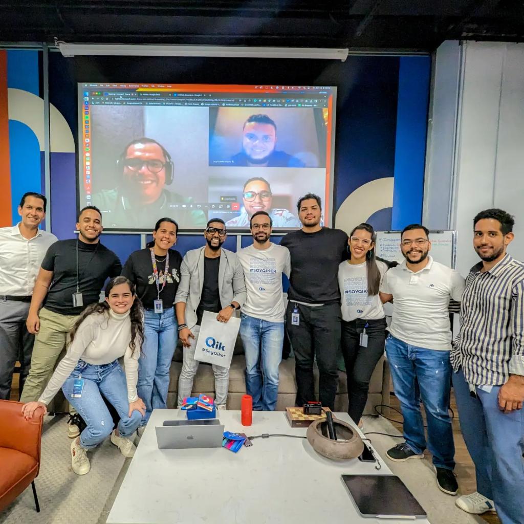 Grato momento el que compartí durante mi charla «La importancia del Design System en el desarrollo de un producto» con el equipo de <a href="/QikBanco/">Qik Banco Digital</a> 

Me enorgullece conocer el talento local y todo el empeño que este equipo está poniendo para desarrollar un producto innovador y seguro.