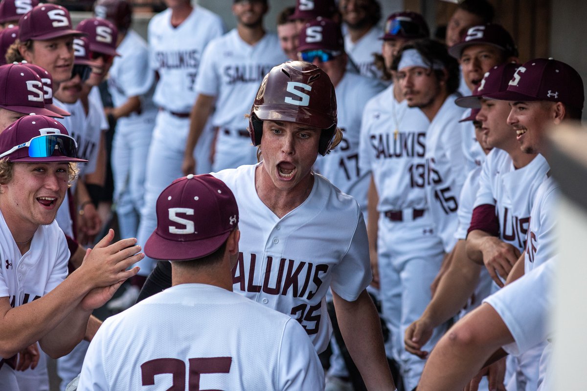 SIU_Baseball's tweet photo. 𝘚𝘰 𝘓𝘰𝘯𝘨 👋

@beltoft_ launches his sixth home run of the season and the #Salukis are on the board. https://t.co/RgFl2IKG9e