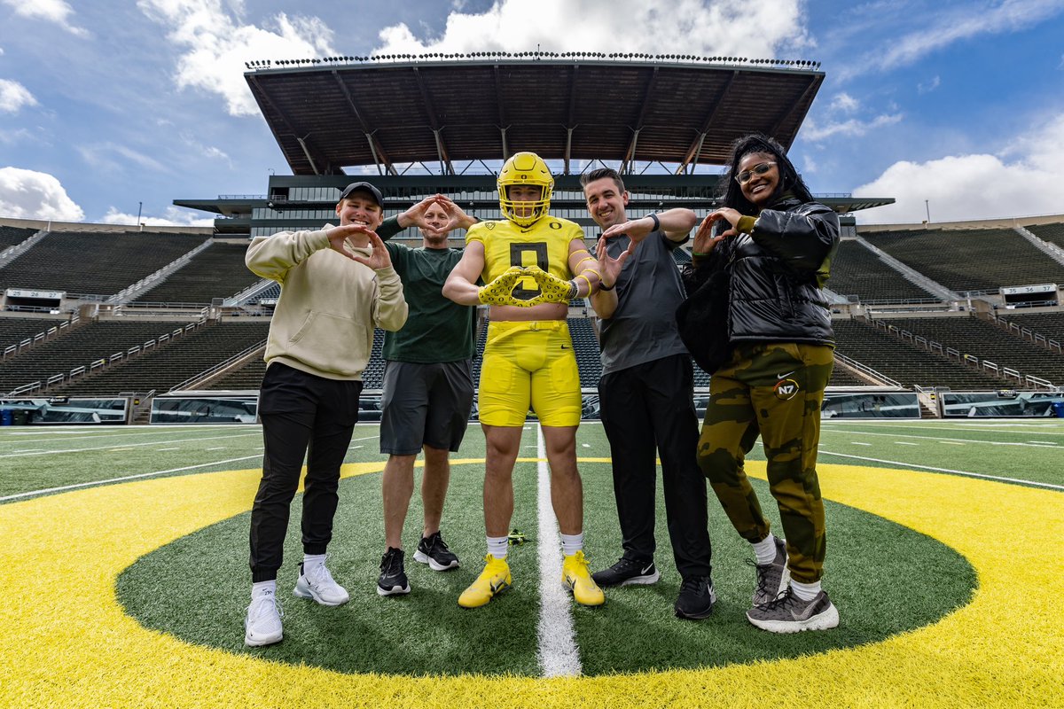 Logan Studt (@logan_studt) on Twitter photo Had an amazing visit today at the University of Oregon! Appreciate the whole staff for allowing me to come out and check out the beautiful facilities and campus! <a href="/CoachMikeLBs/">Coach Brian Michalowski</a> @RyanBrosnan_UO <a href="/CoachLup/">Tosh Lupoi</a> <a href="/BrandonHuffman/">Brandon Huffman</a> <a href="/buchananbear_fb/">Buchanan Football</a> <a href="/CoachDonJ/">Coach Don Johnson Jr</a> Had an amazing visit today at the University of Oregon! Appreciate the whole staff for allowing me to come out and check out the beautiful facilities and campus! <a href="/CoachMikeLBs/">Coach Brian Michalowski</a> @RyanBrosnan_UO <a href="/CoachLup/">Tosh Lupoi</a> <a href="/BrandonHuffman/">Brandon Huffman</a> <a href="/buchananbear_fb/">Buchanan Football</a> <a href="/CoachDonJ/">Coach Don Johnson Jr</a>
