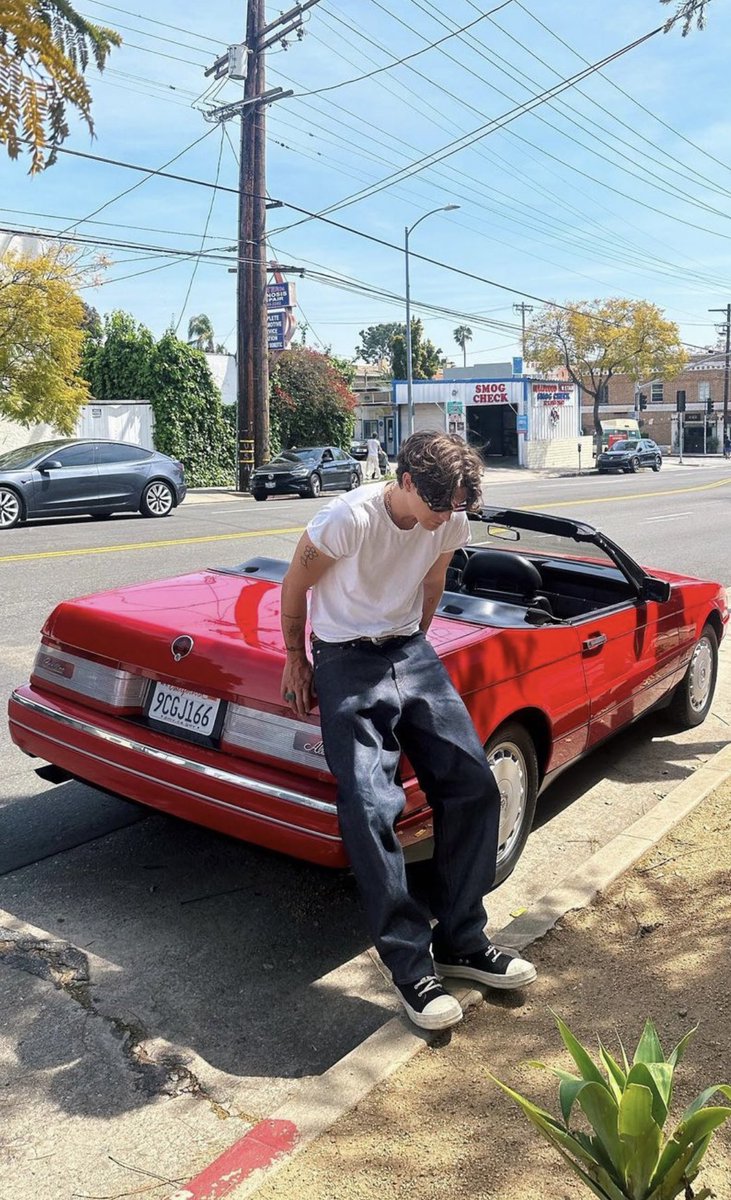 luvwtch's tweet photo. @showyouheaven IM SORRY but why is he giving makeout ep era vibes with this hair!! take me back to before we knew he was trash 🤧 https://t.co/5N1TwmJ2dG