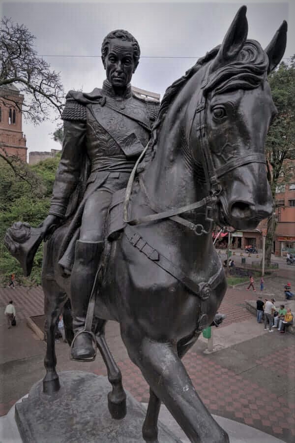 PatrimonioMDE's tweet photo. #PatrimonioMDE ¿Sabías que #Medellín tiene 16 obras de arte público monumentales? 🤯Aquí podrás apreciarlas como nunca las has visto: ↪https://t.co/m3RtdhfrD5
#DíaInternacionalDeLosMonumentosYSitios #PatrimonioEnTransformación
#HeritageChanges
#AHMedellín
#NosMueveLaCultura https://t.co/l20JyPgbih