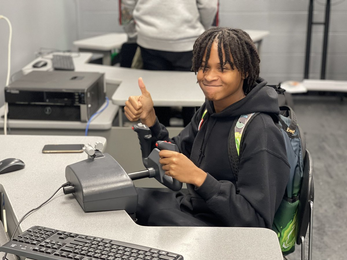 Amazing News: Hughes Engineer Pierson Montgomery received a scholarship covering majority of tuition at UC. It’s amazing when kids experience that their hard work provides great rewards! Congrats, future Engineer Pierson! 
We are so proud!
@IamCPS @HughesSTEMHS @drj_williams