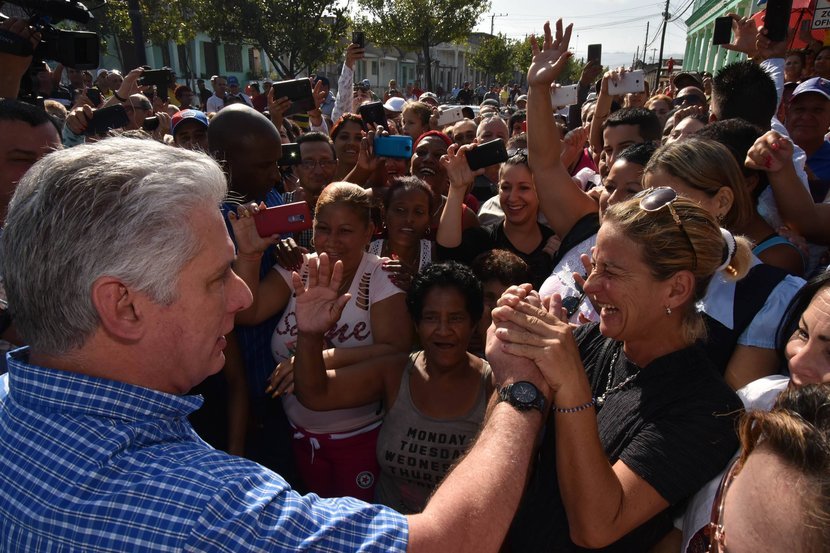 CanalCaribeCuba's tweet photo. | #SomosCuba 🇨🇺 #SomosContinuidad |

No existe; todavía no va a imprenta el libro donde quepa el pueblo cubano de cuerpo entero, donde quepa esa entidad librando la batalla serena y digna por su propia vida.

Vía @PresidenciaCuba ▪️https://t.co/3B0fcI3svw https://t.co/nwPWmD51gT